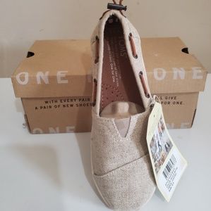 Little girl Toms
